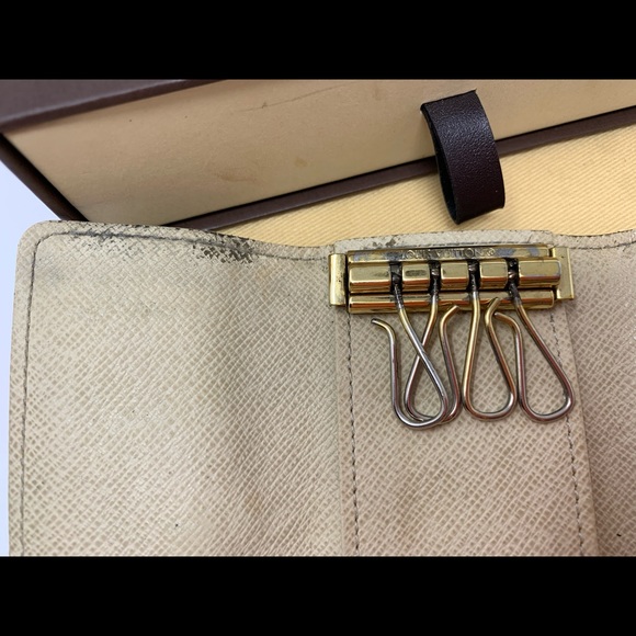 Louis Vuitton Damier Azur 4 Key Holder - Picture 6 of 11